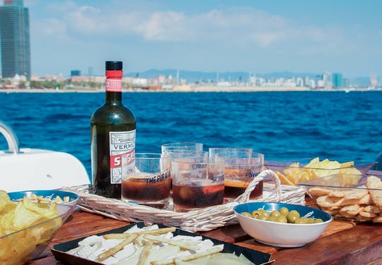 Crucero en velero por Barcelona con tapas y cóctel spritz