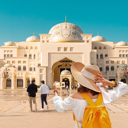 Excursión de un día desde Dubai: Gran Mezquita del Jeque Zayed y Qasr Al Watan