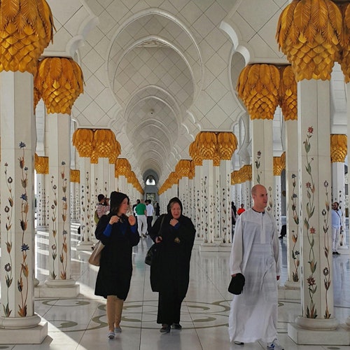 Abu Dhabi: Tour Privado desde Dubai + Gran Mezquita + Ferrari World