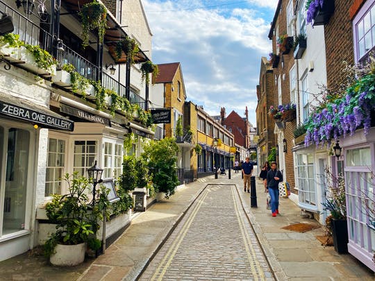 Self-guided Discovery Walk in London’s Hampstead neighborhood