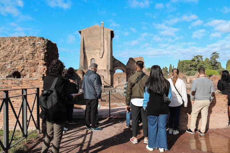 Colosseum Access and Tour with a Local Guide