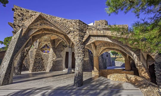 Entradas a la Cripta Gaudí de la Colonia Güell con audioguía