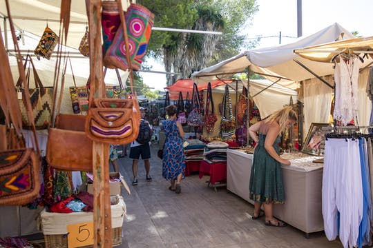 Visita al mercado hippy de Ibiza con un guía local