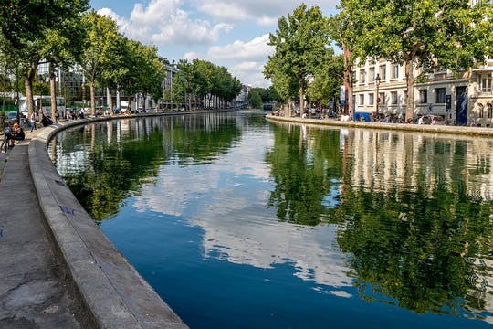Crucero por el Canal Saint-Martin y el río Sena desde el Parque de La Villette