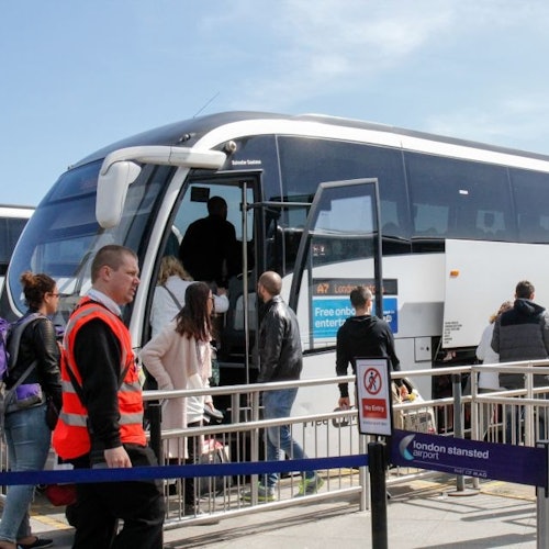 London: Bus Transfer To/From Gatwick Airport to London Victoria