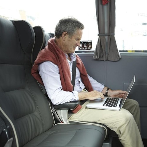 London: Bus Transfer To/From Luton Airport and London Victoria
