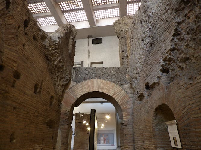 Trevi Fountain and Piazza Navona underground guided walking tour