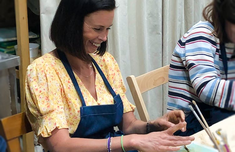 Experiencia de taza de cerámica artesanal en Barcelona