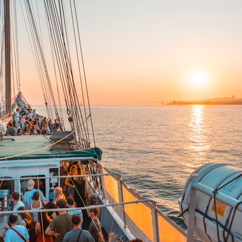 Lisbon: Sunset Boat Party + Live Music + Nightclub Entry