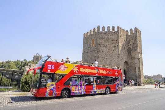 Recorrido en autobús turístico con paradas libres por Toledo con una experiencia imprescindible