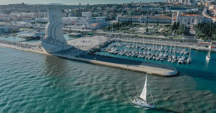 Tagus river sailboat tour