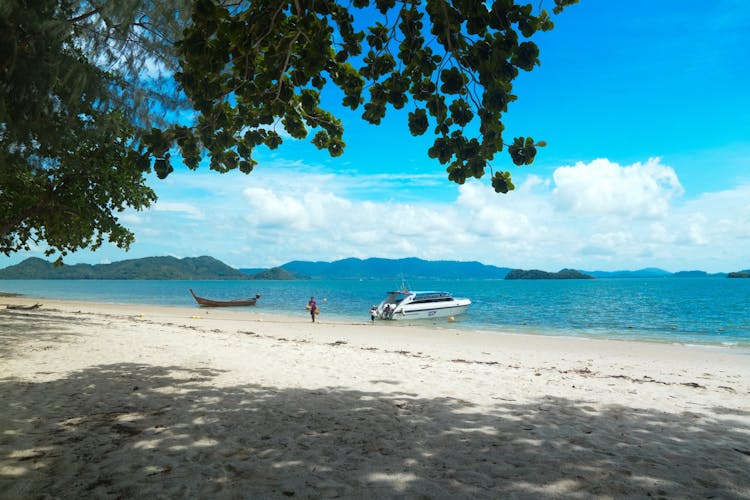La experiencia icónica de James Bond desde Phuket