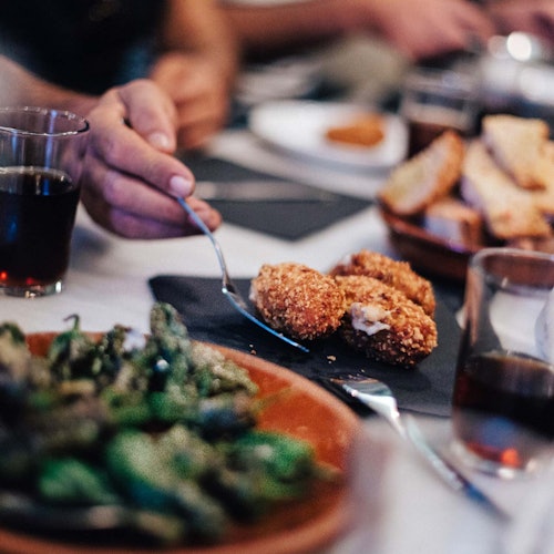 Seville: Wine and Gourmet Tapas Tour