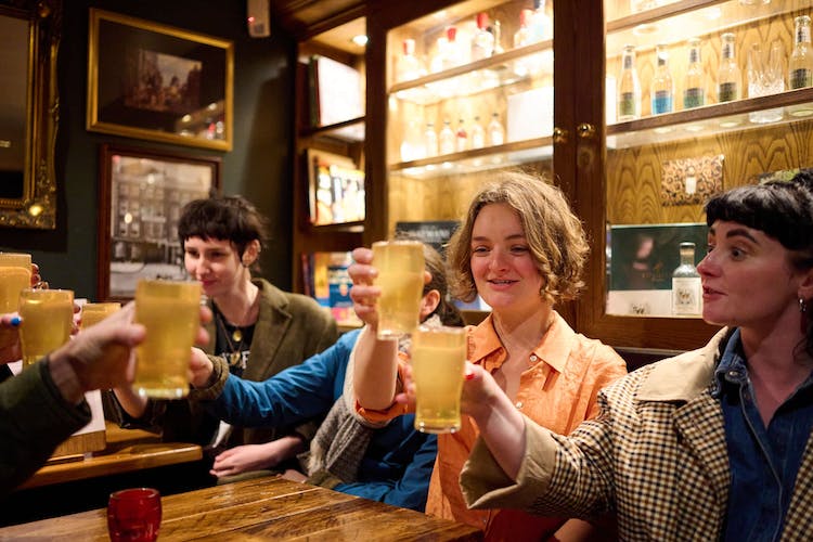 London's historic pubs guided food tour