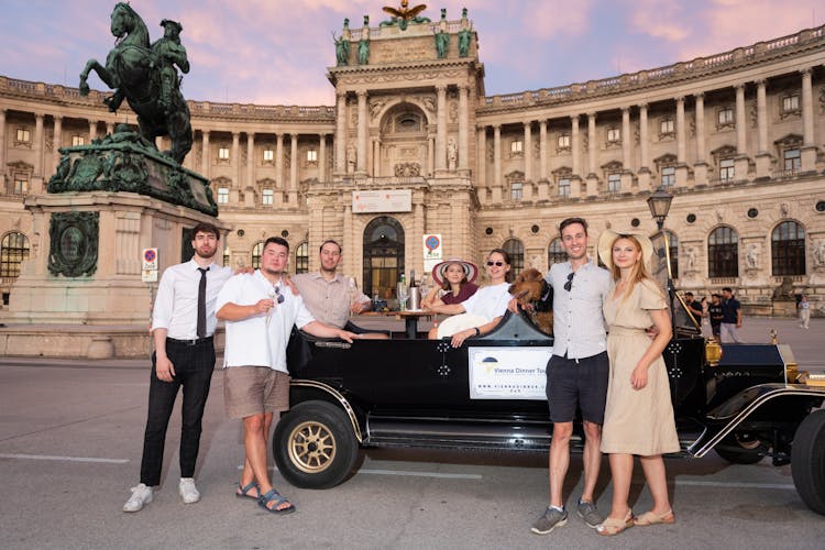 Vienna night tour with candlelit dinner in a classic oldtimer vehicle