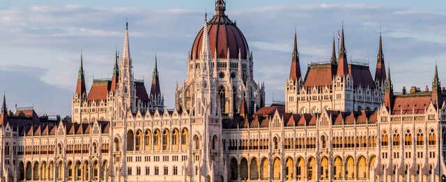 Budapest Guided Tour + Parliament