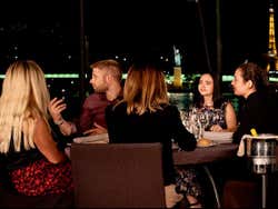 Crucero por el Sena desde la Torre Eiffel con cena