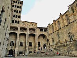 Tour de Barcelona al completo en grupo reducido con entradas
