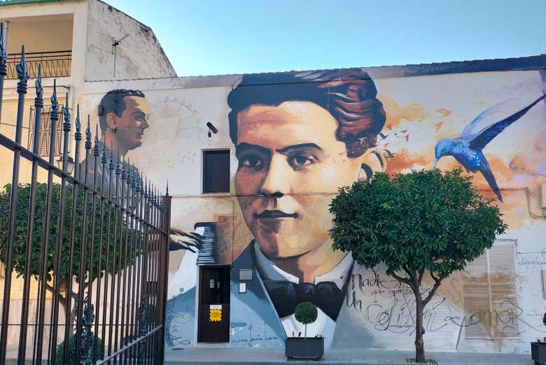 Mural de Federico García Lorca junto a su casa natal en Fuente Vaqueros