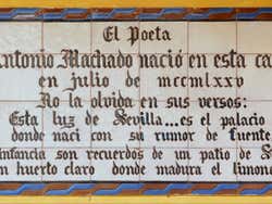 Entrada al Palacio de las Dueñas