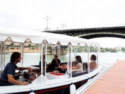Paseo en barco privado por el río Guadalquivir