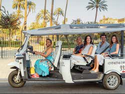 Tour privado en tuk tuk por Sevilla