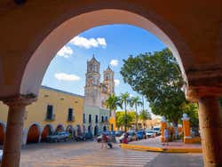 Excursión a Chichén Itzá y el cenote Saamal + Visita a una galería de arte