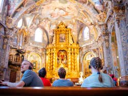 Entrada a la iglesia de San Nicolás