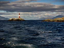 Paseo en yate por el Canal Beagle + Trekking por isla Bridges