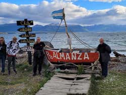 Excursión a Puerto Almanza + Paseo con raquetas y moto de nieve