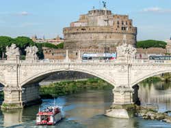 Crucero con aperitivo por el río Tíber