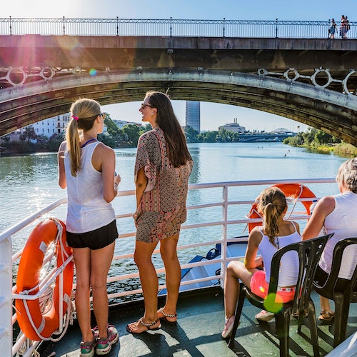 Billete de autobús turístico de 48 horas + Crucero + Tour a pie por Sevilla