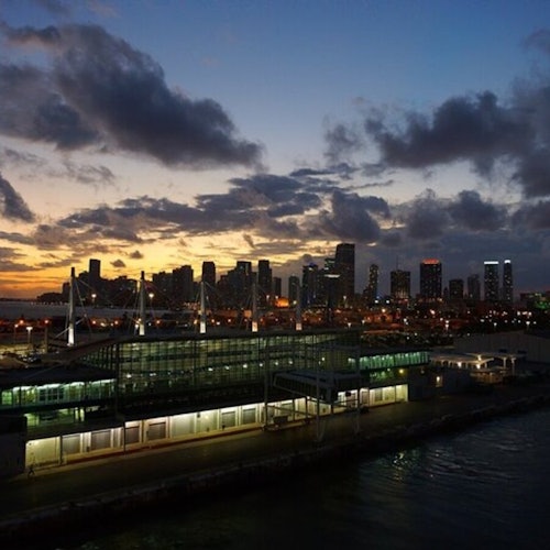 Miami: Crucero Nocturno por la Bahía de Biscayne en Yate de Lujo