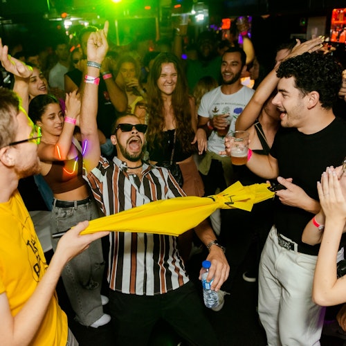 Porto: Guided Pub Crawl with Drinks + Games & VIP Club Entry