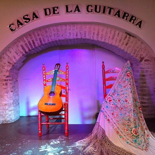 Sevilla: Tour por Triana con espectáculo flamenco y tapas
