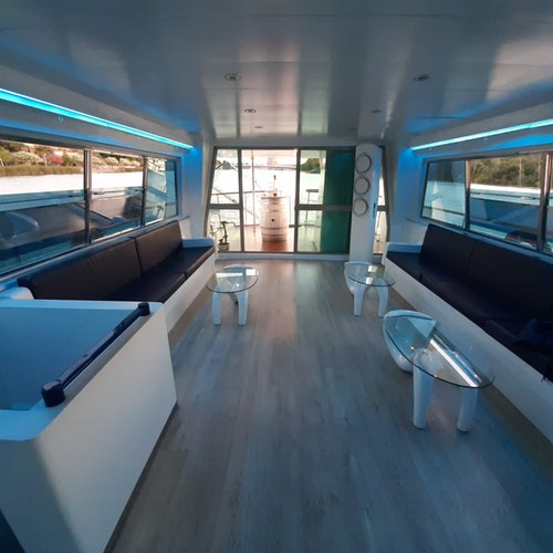Sevilla: Crucero en barco con bebida y aperitivo