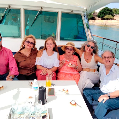 Sevilla: Paseo en barco con comida de 5 platos + bebidas ilimitadas