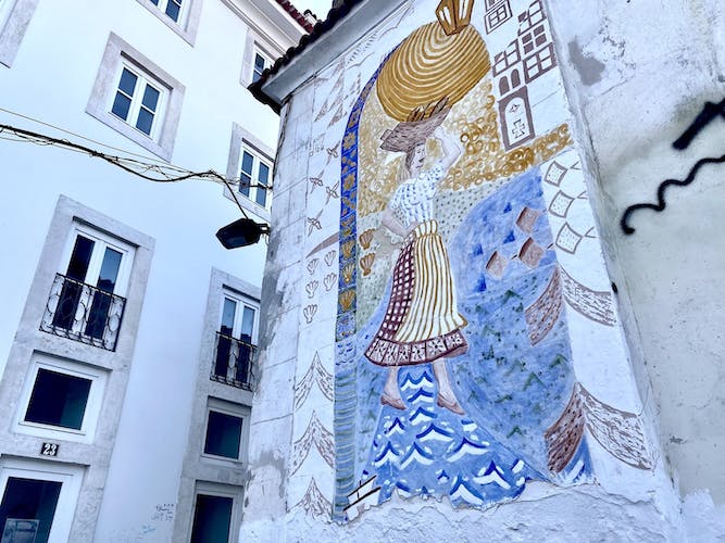 Alfama district self-guided walking tour in Lisbon