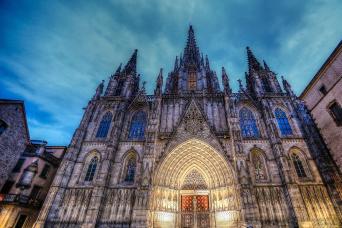 Walking Tour through the Gothic Quarter of Barcelona with Optional Pintxos Tasting